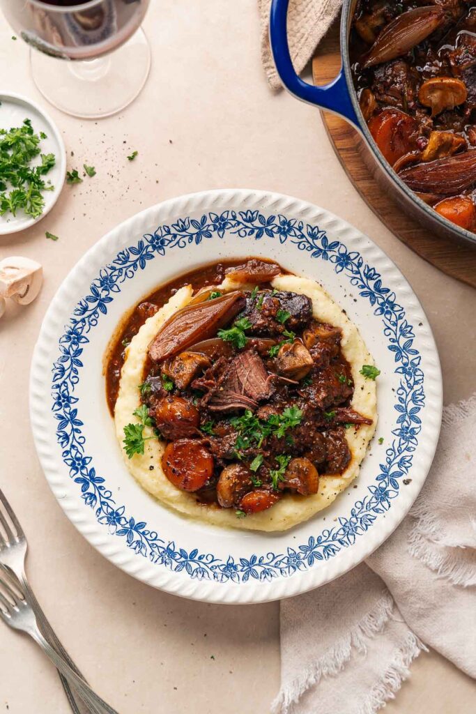 Carte des vins de Bourgogne, l'accord régional du bœuf bourguignon - Les Routes du Vin